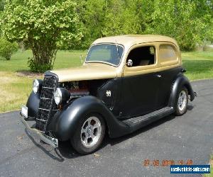 Ford: 1935 2 door slantback