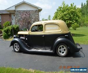 Ford: 1935 2 door slantback