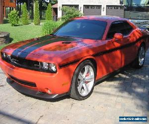 Dodge: Challenger SRT8