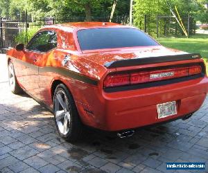 Dodge: Challenger SRT8