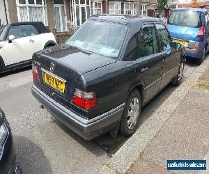 1995 MERCEDES E220 AUTO BLACK - 1 OWNER CAR - 95K MILES - W124 RARE LOW MILEAGE