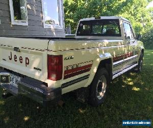 Jeep: Comanche Metric Ton Laredo