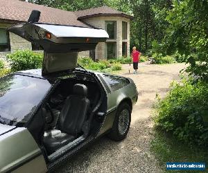 DeLorean: Coupe 2 door coupe