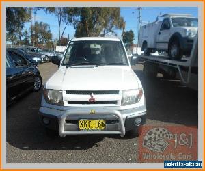 2001 Mitsubishi Pajero QA IO (4x4) White Manual 5sp M Wagon