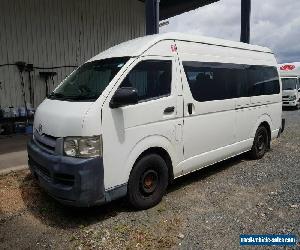 toyota hiace commuter