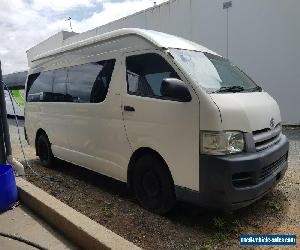 toyota hiace commuter