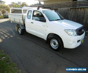 2010 Toyota Hilux GGN15R 09 Upgrade SR White Automatic 5sp A Extracab