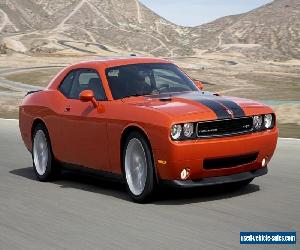 Dodge: Challenger SRT8