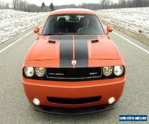 Dodge: Challenger SRT8