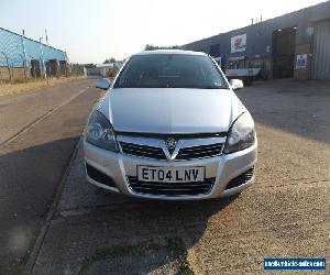 2004 VAUXHALL ASTRA CLUB TWINPORT S-A SILVER AUTOMATIC