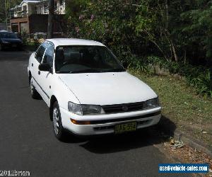 Toyota Corolla (1995) 1.8L sedan