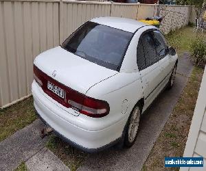 Hoden COMMODORE VT Series II 2000, No Rego