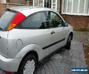 2001 FORD FOCUS 1.4CL SILVER 3 door 83,000 miles good condition spares or repair