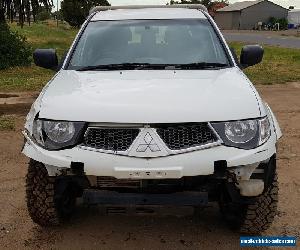 2013 MITSUBISHI TRITON DUAL CAB 4X4 MN GLR 2.5L TURBO DIESEL LIGHT DAMAGE DRIVES