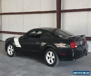 2005 Ford Mustang GT Coupe 2-Door