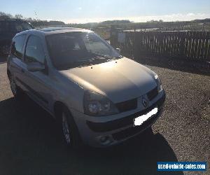  RENAULT CLIO DYNAMIQUE 1.2 16V three door in silver 2004