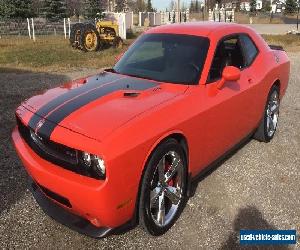 Dodge: Challenger SRT8