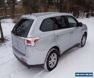 Mitsubishi: Outlander ES Sport Utility 4-Door