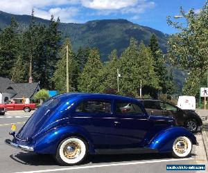 1937 Ford Sedan