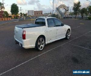 Holden crewman 5.7 litre 2004 white 