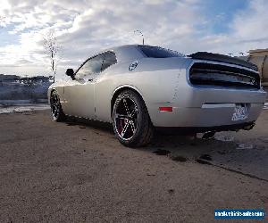 Dodge: Challenger SRT8