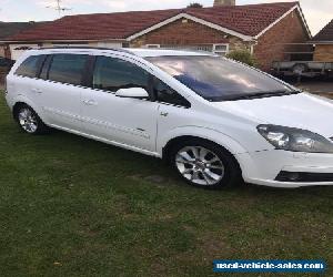 2005 VAUXHALL ZAFIRA DESIGN AUTO WHITE SELLING AS SPARES OR REPAIR HAS FULL MOT