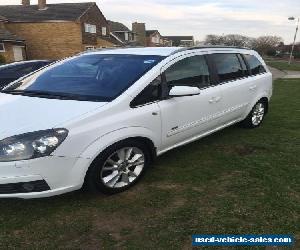 2005 VAUXHALL ZAFIRA DESIGN AUTO WHITE SELLING AS SPARES OR REPAIR HAS FULL MOT