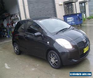 TOYOTA YARIS 07/2006 3 DOOR HATCH 5 SPEED NANUAL STEER AND AIR WITH  146500KLS 