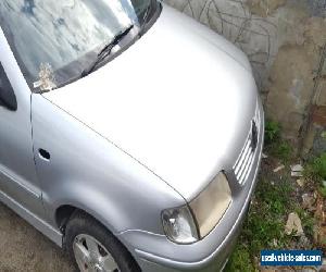 2001 VOLKSWAGEN POLO SE AUTO SILVER spares or simple fix