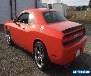 Dodge: Challenger SRT8