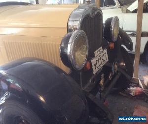 An 1927 Oakland Pontiac car in excellent condition.