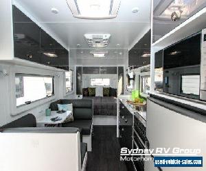 2017 Franklin Core Razor 200CAFW White & Black Caravan