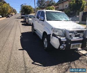 2009 TOYOTA HILUX SR5 (4X4) PETROL AUTOMATIC IN EXCELLENT CONDITION