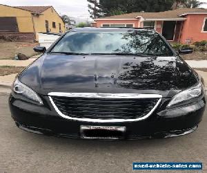 2013 Chrysler 200 Series black