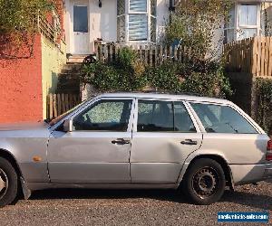 Pre-Owned Mercedes 1995 E-200