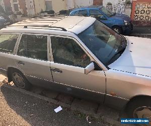 Pre-Owned Mercedes 1995 E-200