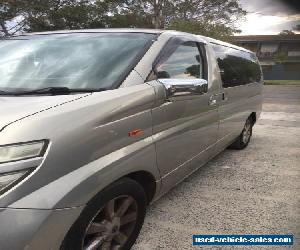 2002 Nissan elgrand van , seven seater ,gold in colour , body in good condition 