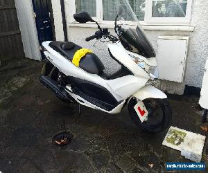 Honda PCX 125cc White, only 7100 miles