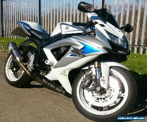 Suzuki GSXR 600 K8 White and Silver