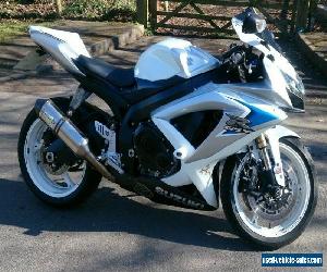 Suzuki GSXR 600 K8 White and Silver