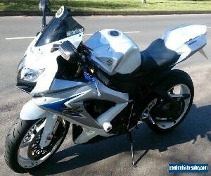 Suzuki GSXR 600 K8 White and Silver