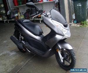 HONDA PCX 125 SCOOTER 06/2011 WITH 02/OCTOBER 2016 REGISTRATION.