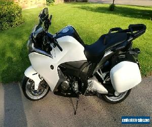 Honda Vfr1200f GT White pearlescent