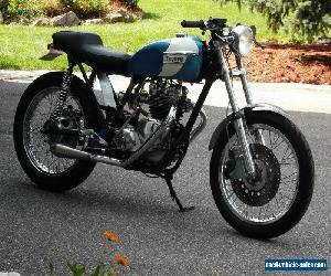 Triumph: 500 Cafe Racer