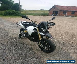 Aprilia Dorsoduro 1200 2013  like Ducati Hypermotard