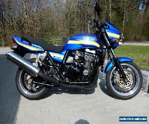 Kawasaki ZRX1100 R Unique DAEG style in candy blue - LOOK!