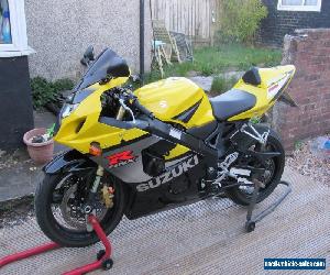 SUZUKI GSXR 750 K5 LOW MILES 2005 YELLOW AND BLACK, STUNNING