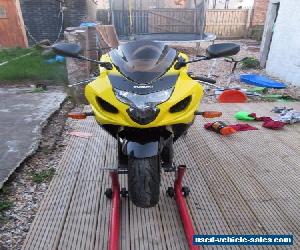 SUZUKI GSXR 750 K5 LOW MILES 2005 YELLOW AND BLACK, STUNNING