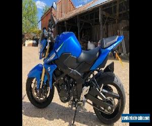 Suzuki gsr 750