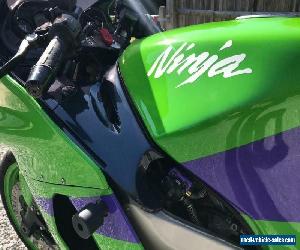 Kawasaki ZZR 1100 Dream machine paint work. great condition 